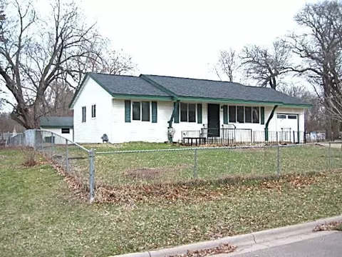 248 Galaxy Dr, Circle Pines, MN 55014