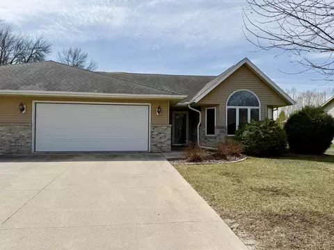 2733 Campus Ln, Albert Lea, MN 56007