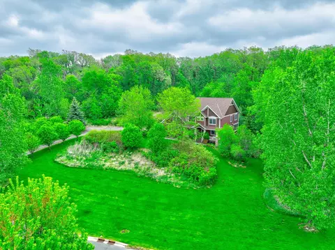 317 Meadow Ridge Ct, Hudson, WI 54016