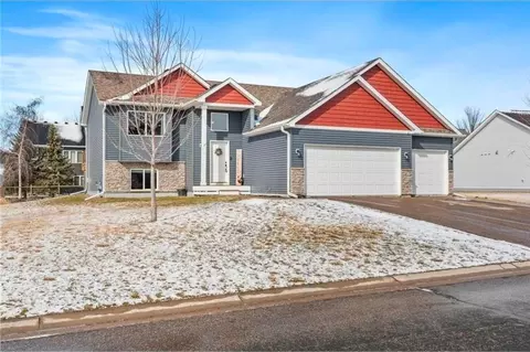 527 Pond View Dr SE, Lonsdale, MN 55046