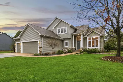 8426 Pine Ct, Victoria, MN 55386