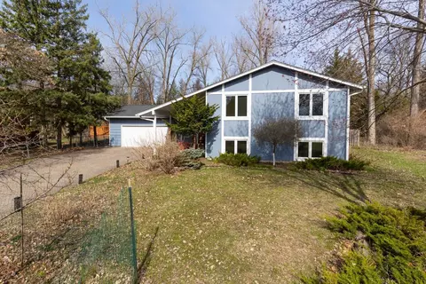 125 Pleasant Ln E, Excelsior, MN 55331