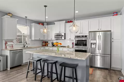 Kitchen - 15142 Ely Path, Apple Valley, MN 55124 photo 1 of 3