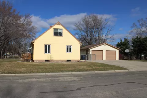 709 W 6th St, Morris, MN 56267