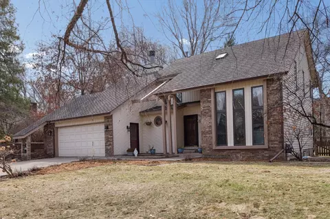 2248 James St, Eagan, MN 55122
