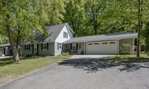 1583 E Shore Dr, Detroit Lakes, MN 56501