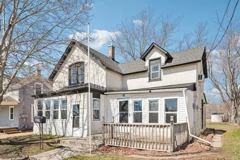 1015 Stoughton Ave, Chaska, MN 55318