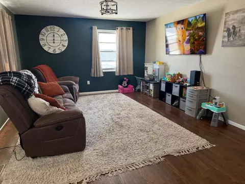 Living - 511 4th Ave, Milnor, ND 58060 photo 1 of 2