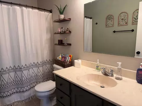 Bath - 511 4th Ave, Milnor, ND 58060 photo 1 of 3