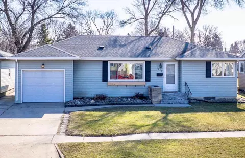 1810 5th St S, Moorhead, MN 56560