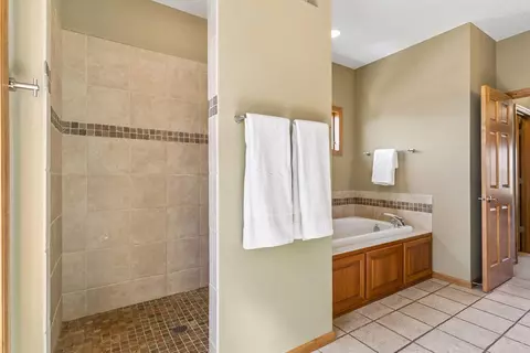 Bath - 1809 Legacy Dr, Faribault, MN 55021 photo 3 of 4