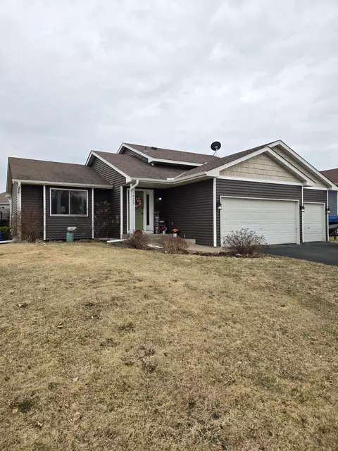 920 W 9th St, Rush City, MN 55069