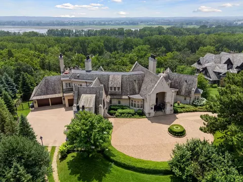 10675 Cavallo Rdg, Eden Prairie, MN 55347
