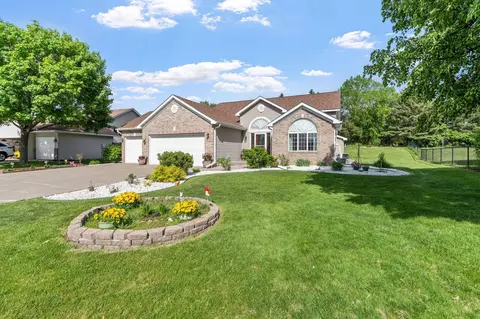 3690 Commonwealth Rd, Woodbury, MN 55125