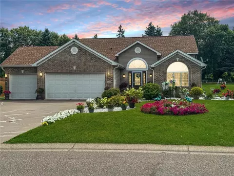 3690 Commonwealth Rd, Woodbury, MN 55125
