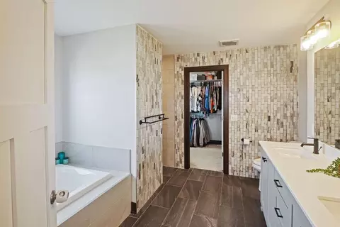 Bath - 2120 Violet Ln, Faribault, MN 55021 photo 5 of 9
