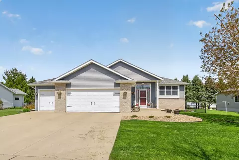 945 Golfers Ct SE, Rochester, MN 55904