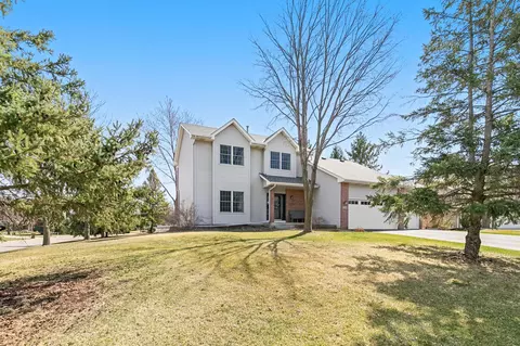 1316 Berwick Ln, Mahtomedi, MN 55115