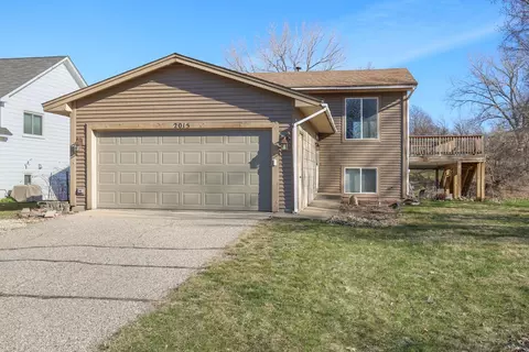 2015 Heritage Dr, Shakopee, MN 55379