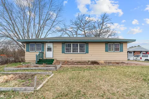 38804 8th Ave, North Branch, MN 55056