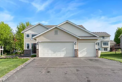 526 Hackney Ave, Shakopee, MN 55379