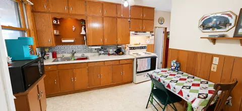 Kitchen - 131 E Schlieman Ave, Appleton, MN 56208 photo 2 of 2