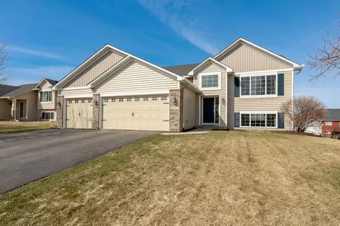821 10th Ave NE, Lonsdale, MN 55046