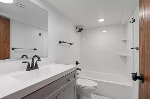 Bath - 6180 Chaska Rd, Excelsior, MN 55331 photo 3 of 3