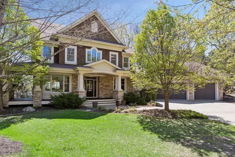 1750 Lucy Ridge Ct, Chanhassen, MN 55317
