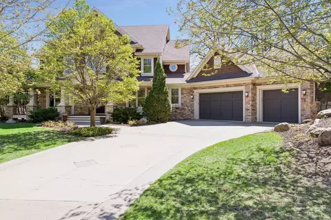 1750 Lucy Ridge Ct, Chanhassen, MN 55317
