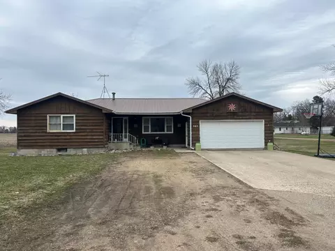 303 N Clark St, Ceylon, MN 56121