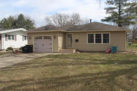 1109 S Moore St, Blue Earth, MN 56013