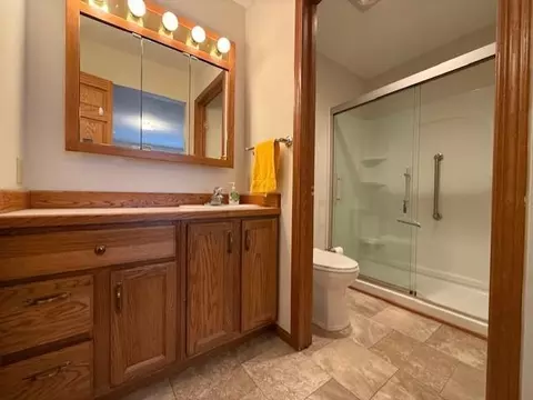 Bath - 650 12th St, Windom, MN 56101 photo 1 of 2