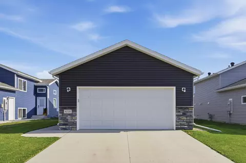 6718 69th Ave S, Horace, ND 58047