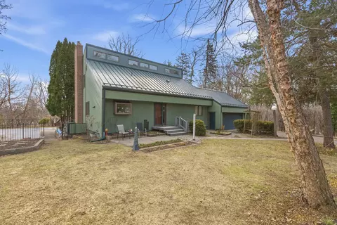 2468 Hamline Ave N, Roseville, MN 55113