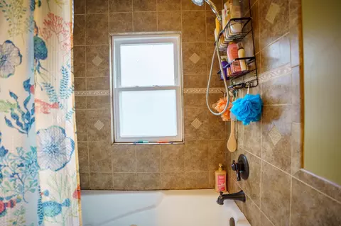 Bath - 614 8th Ave N, Saint Cloud, MN 56303 photo 4 of 7