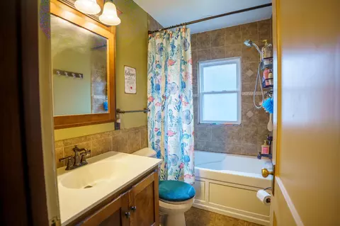 Bath - 614 8th Ave N, Saint Cloud, MN 56303 photo 2 of 7