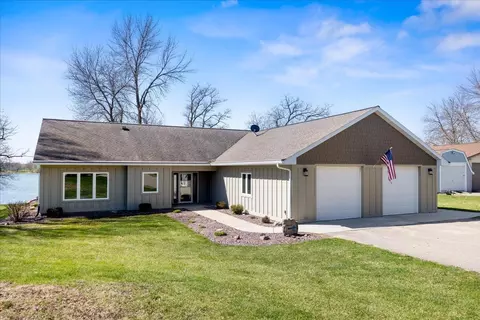 1642 Scenic Hideaway Ln NE, Elysian, MN 56028