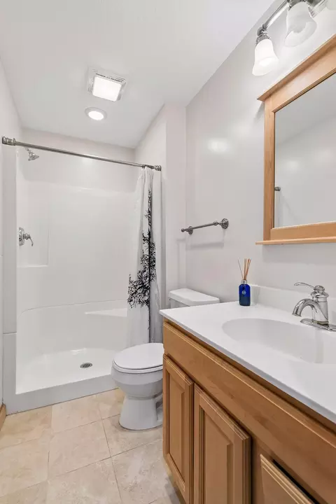 Bath - 5065 Windsor Rd, Mound, MN 55364 photo 4 of 4