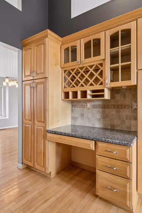 Kitchen - 5065 Windsor Rd, Mound, MN 55364 photo 4 of 5