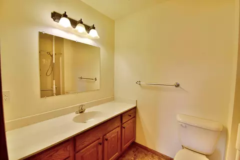 Bath - 2573 20th Ave SE, Saint Cloud, MN 56304 photo 2 of 3