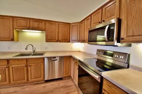 Kitchen - 2573 20th Ave SE, Saint Cloud, MN 56304 photo 5 of 7