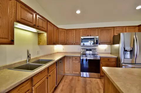Kitchen - 2573 20th Ave SE, Saint Cloud, MN 56304 photo 4 of 7