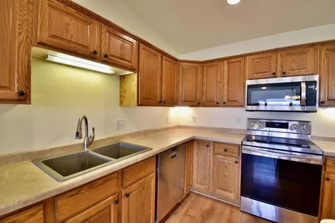 Kitchen - 2573 20th Ave SE, Saint Cloud, MN 56304 photo 6 of 7