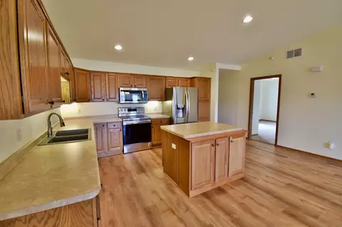 Kitchen - 2573 20th Ave SE, Saint Cloud, MN 56304 photo 3 of 7