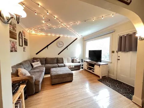 Living - 605 E 10th St, Duluth, MN 55805 photo 1 of 2