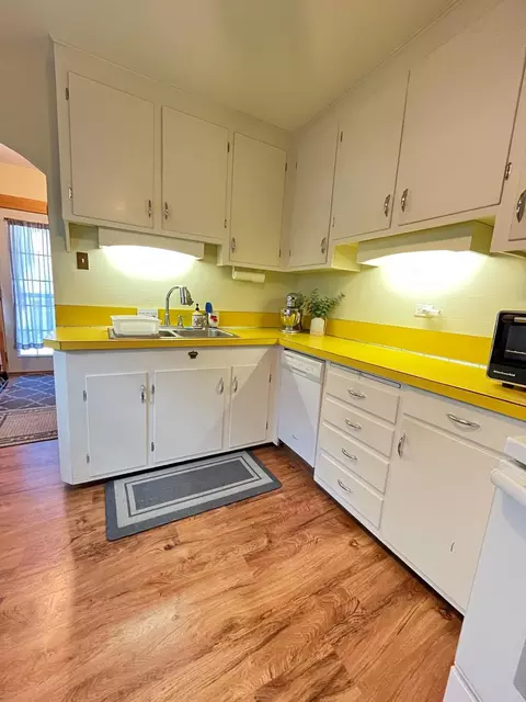 Kitchen - 605 E 10th St, Duluth, MN 55805 photo 2 of 2