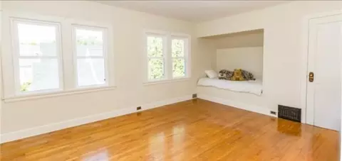 Bedroom - 605 E 10th St, Duluth, MN 55805 photo 3 of 4