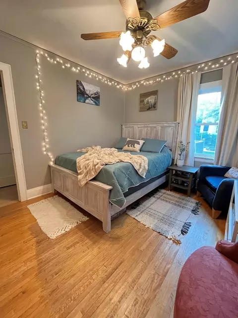Bedroom - 605 E 10th St, Duluth, MN 55805 photo 2 of 4
