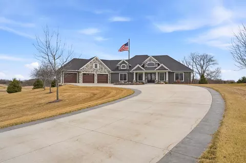 13781 Pribyl Pond Ln, Shakopee, MN 55379